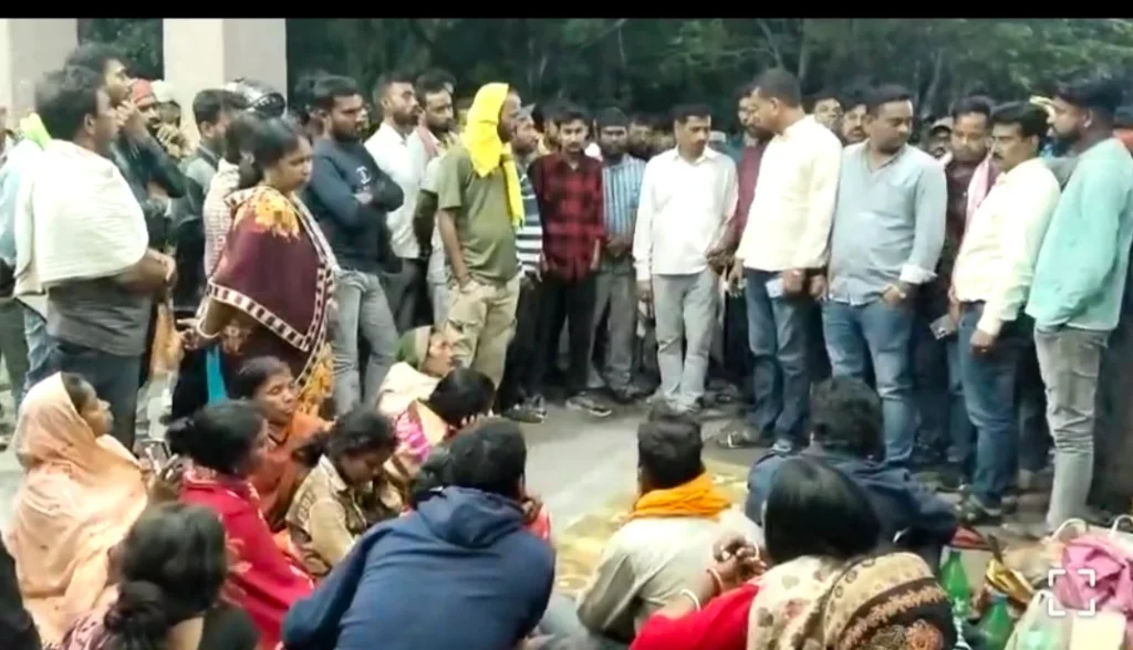 वार्ता करते हुए chanakyamedianetwork